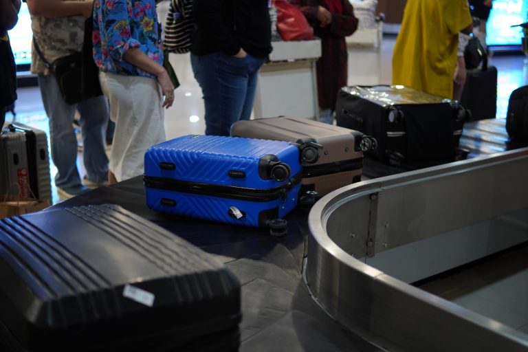 bags-airport-baggage
